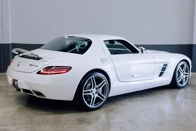 2011 Mercedes-Benz SLS AMG Standard