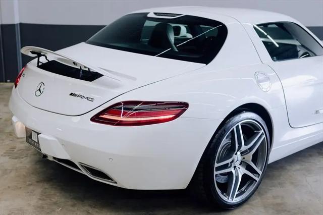 2011 Mercedes-Benz SLS AMG Standard