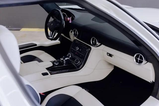 2011 Mercedes-Benz SLS AMG Standard