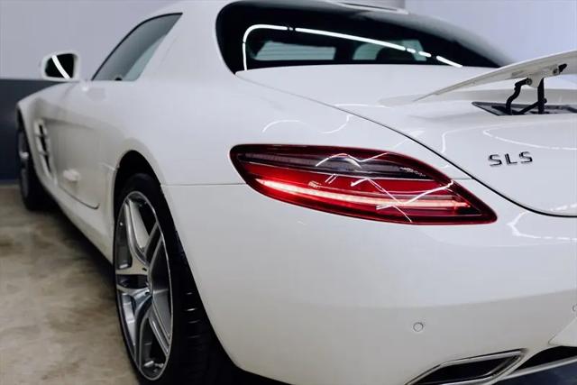 2011 Mercedes-Benz SLS AMG Standard