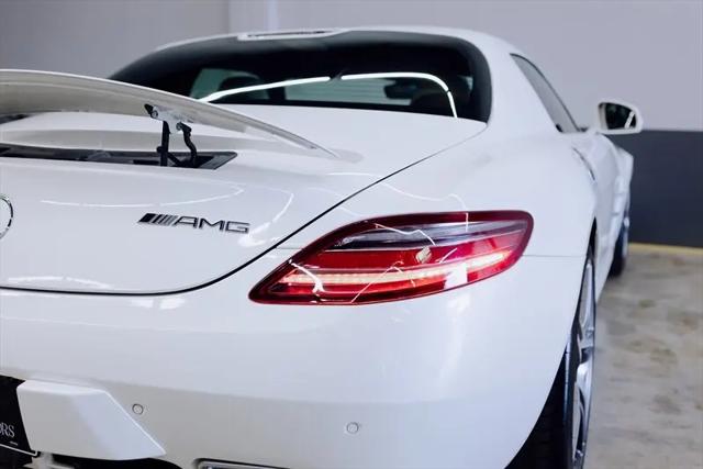 2011 Mercedes-Benz SLS AMG Standard