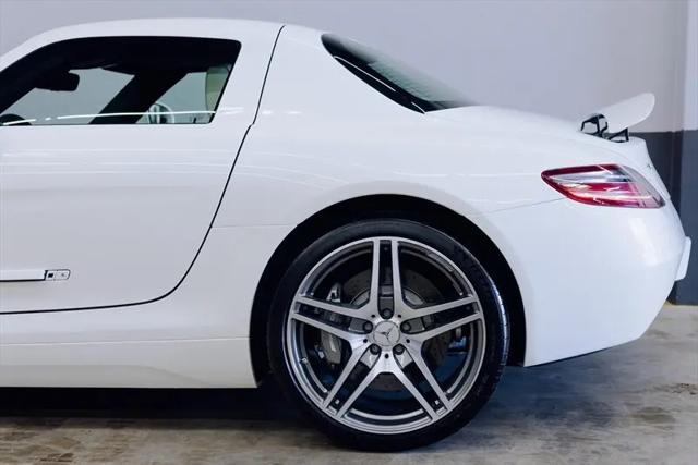 2011 Mercedes-Benz SLS AMG Standard