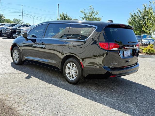 2025 Chrysler Voyager LX