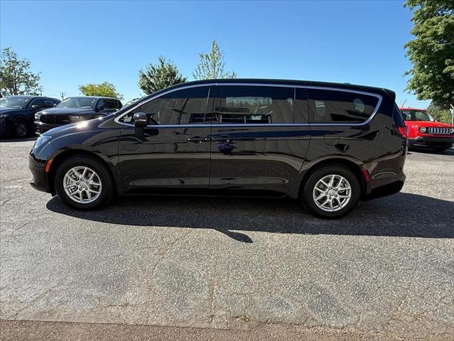 2025 Chrysler Voyager LX