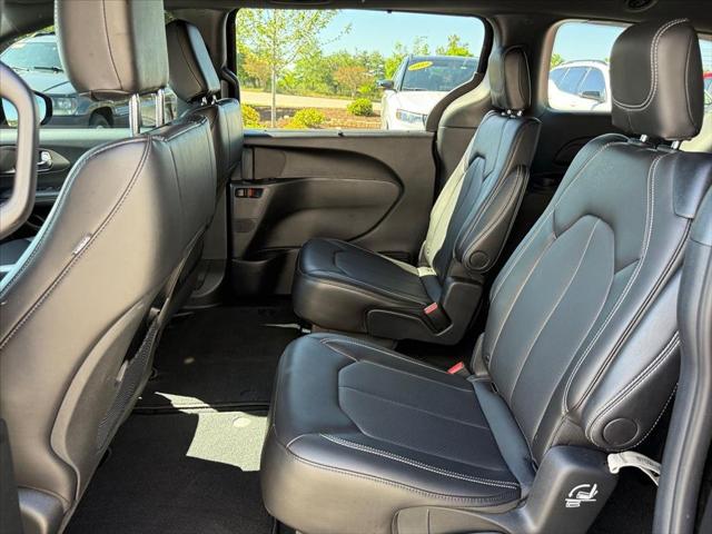2025 Chrysler Voyager LX