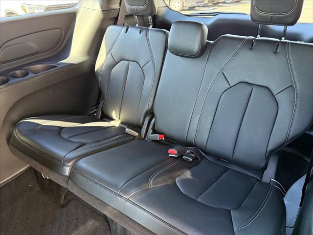 2025 Chrysler Voyager LX