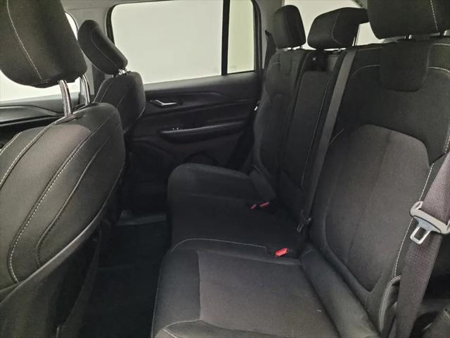2024 Jeep Grand Cherokee Laredo 4x2