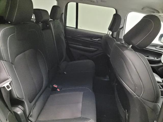 2024 Jeep Grand Cherokee Laredo 4x2