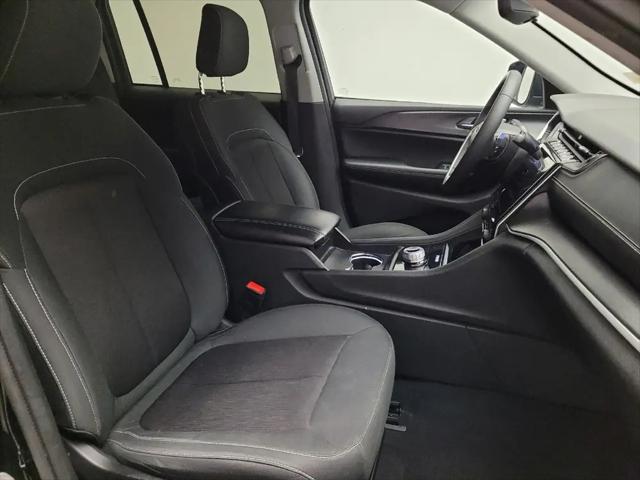 2024 Jeep Grand Cherokee Laredo 4x2