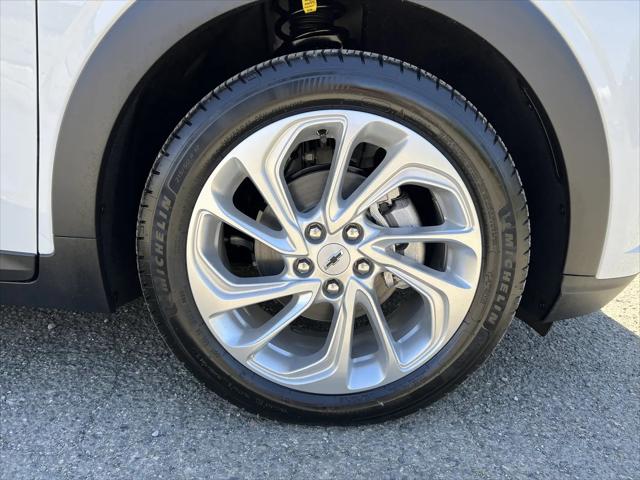 2027 Chevrolet Bolt LT FWD