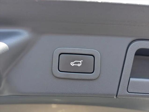 2022 Land Rover Range Rover Velar P250 R-Dynamic S