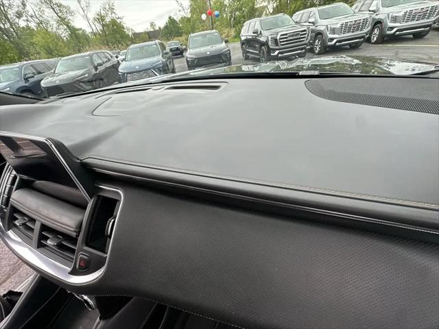 2023 GMC Yukon XL 4WD AT4