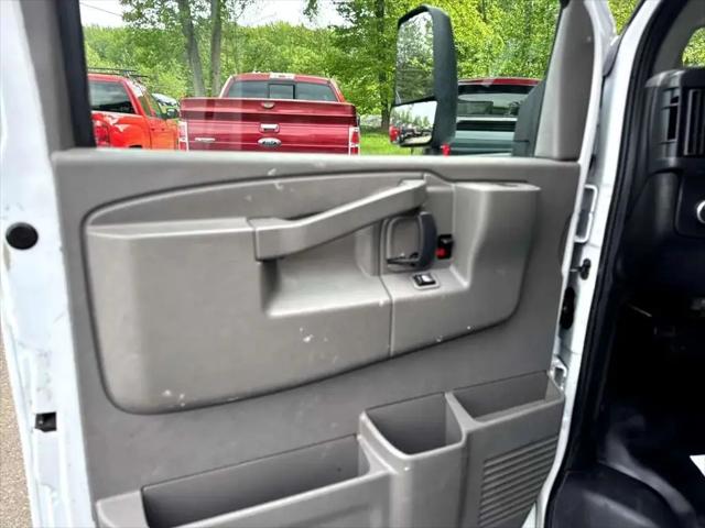2017 GMC Savana Cutaway Work Van