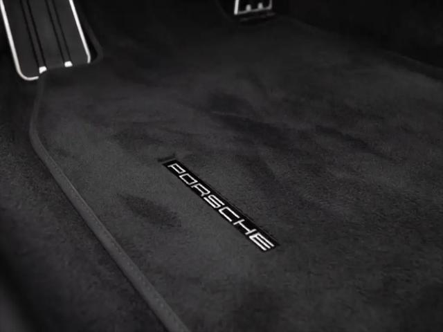 2022 Porsche 911 Carrera