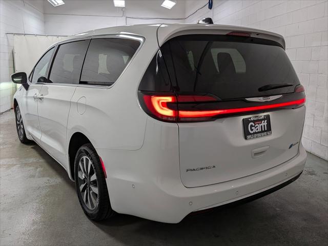 2023 Chrysler Pacifica Hybrid Touring L