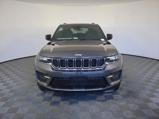 2026 Jeep Grand Cherokee Laredo 4x4