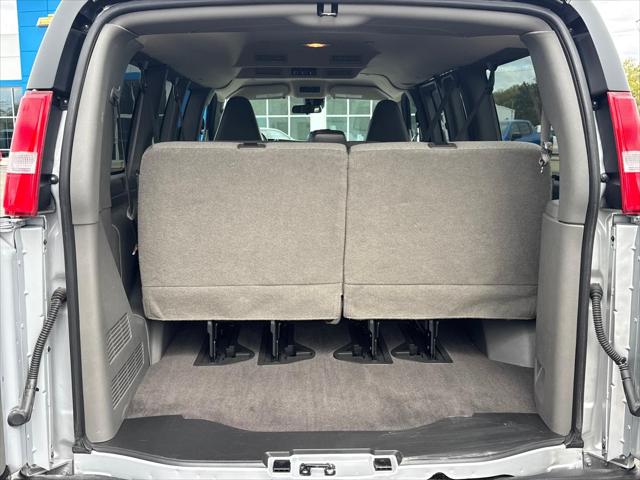2025 Chevrolet Express Passenger RWD 2500 Regular Wheelbase LT