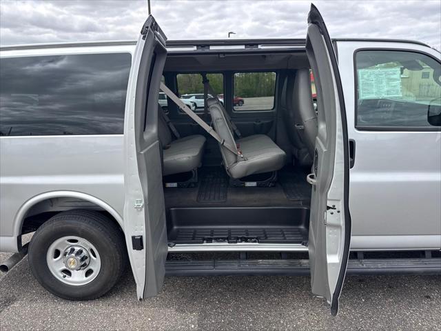 2025 Chevrolet Express Passenger RWD 2500 Regular Wheelbase LT