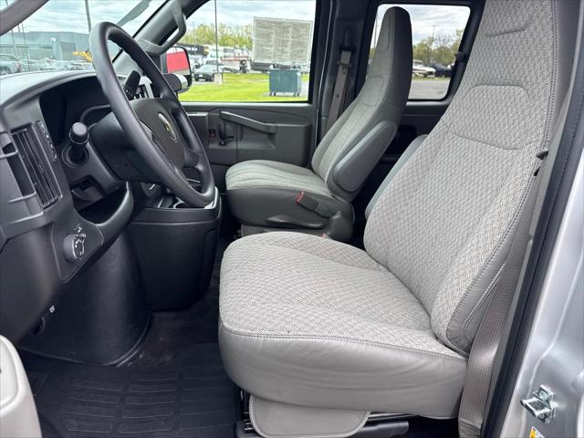 2025 Chevrolet Express Passenger RWD 2500 Regular Wheelbase LT