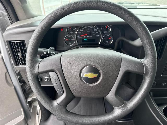 2025 Chevrolet Express Passenger RWD 2500 Regular Wheelbase LT