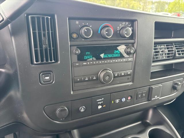 2025 Chevrolet Express Passenger RWD 2500 Regular Wheelbase LT
