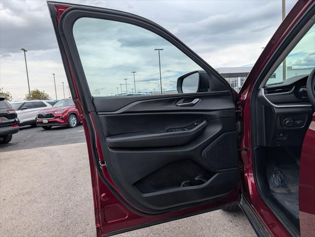 2023 Jeep Grand Cherokee L Laredo 4x4