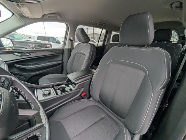 2023 Jeep Grand Cherokee L Laredo 4x4