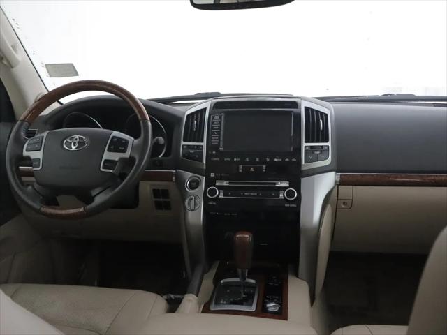 2013 Toyota Land Cruiser V8