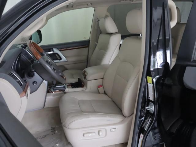 2013 Toyota Land Cruiser V8