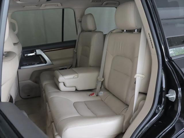 2013 Toyota Land Cruiser V8