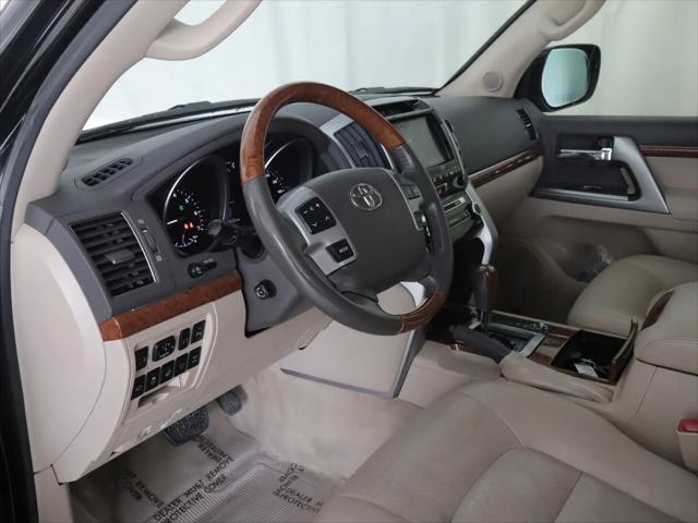 2013 Toyota Land Cruiser V8