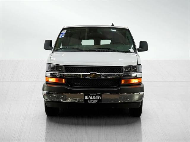 2025 Chevrolet Express Passenger RWD 3500 Extended Wheelbase LT