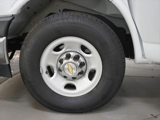 2025 Chevrolet Express Passenger RWD 3500 Extended Wheelbase LT