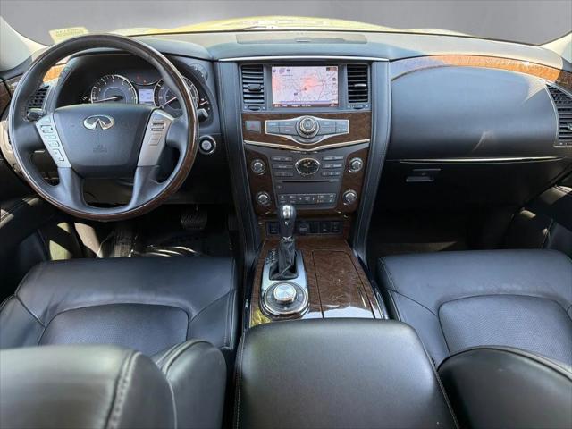 2017 INFINITI QX80 Standard