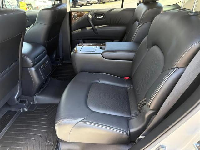 2017 INFINITI QX80 Standard