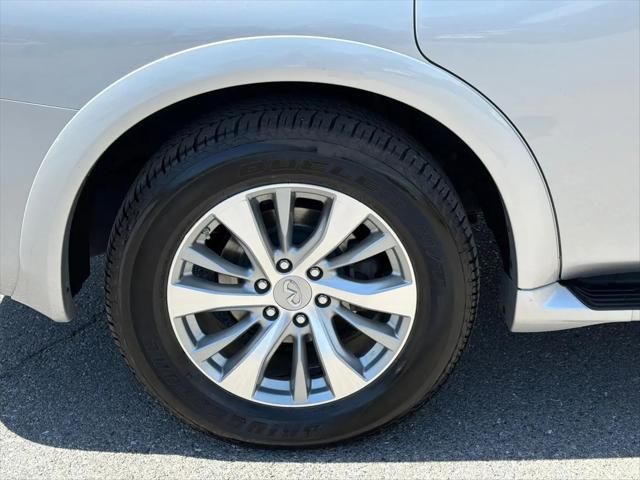 2017 INFINITI QX80 Standard