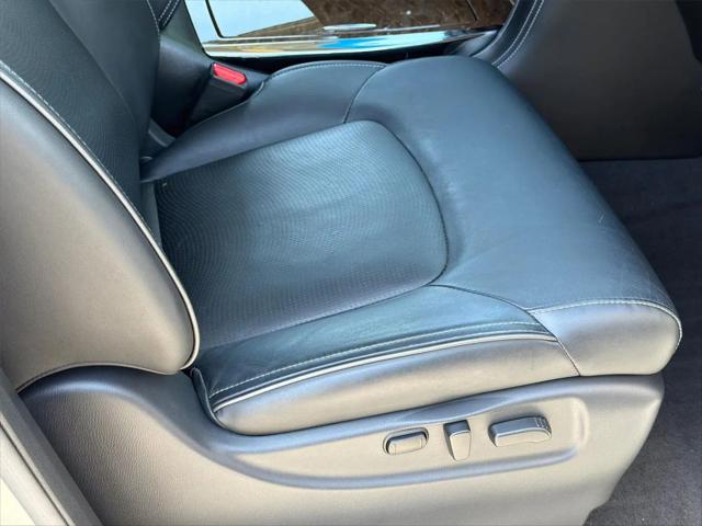 2017 INFINITI QX80 Standard