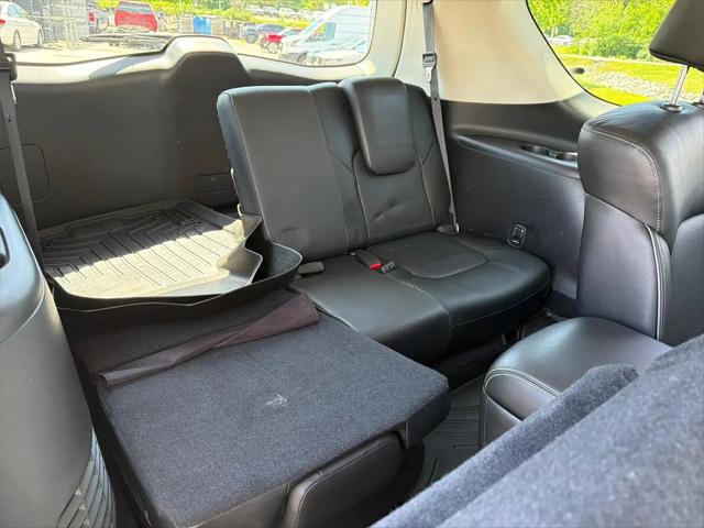 2017 INFINITI QX80 Standard