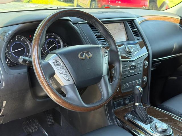 2017 INFINITI QX80 Standard