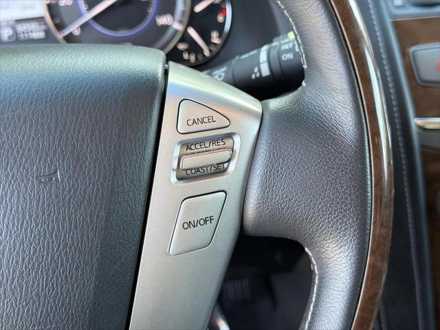 2017 INFINITI QX80 Standard