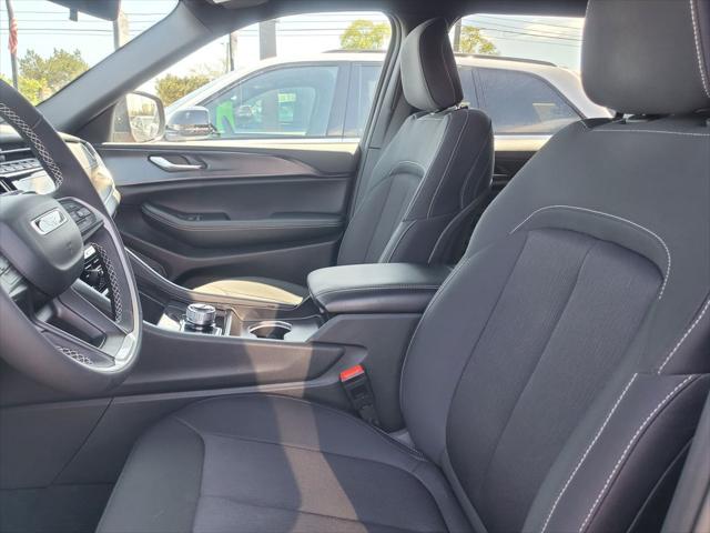 2025 Jeep Grand Cherokee L Laredo 4x4
