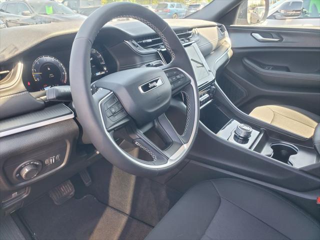 2025 Jeep Grand Cherokee L Laredo 4x4
