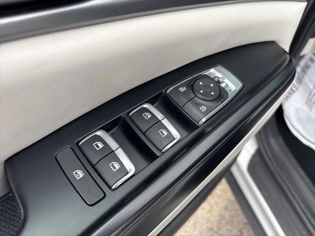 2023 Kia Carnival MPV LX Seat Package