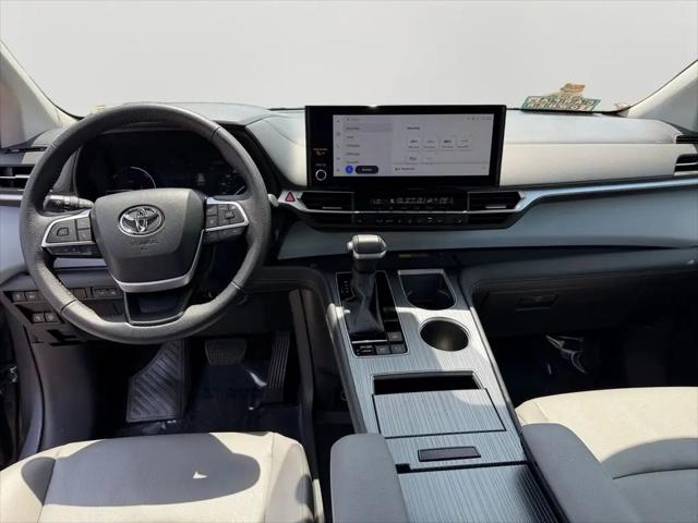 2025 Toyota Sienna XLE