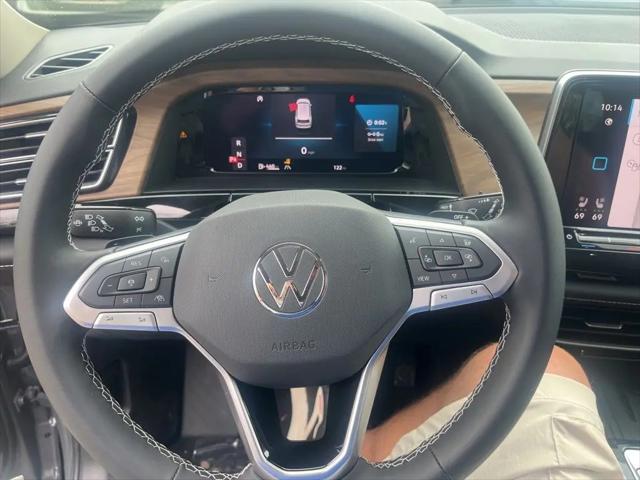 2026 Volkswagen Atlas SE with Technology