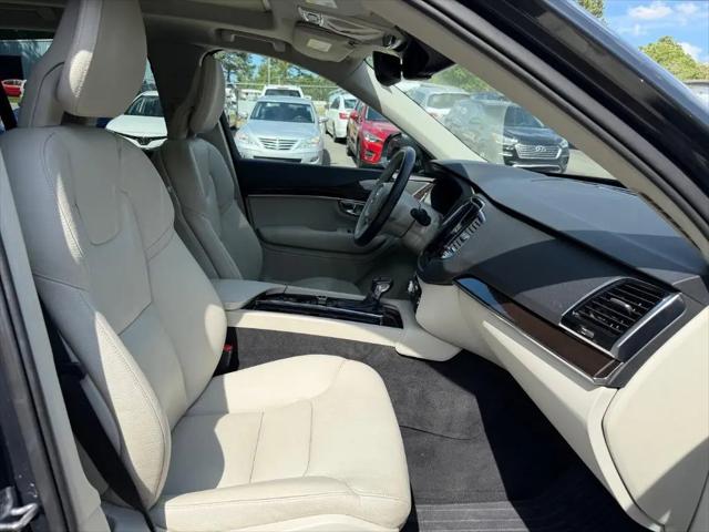 2016 Volvo XC90 T6 Momentum