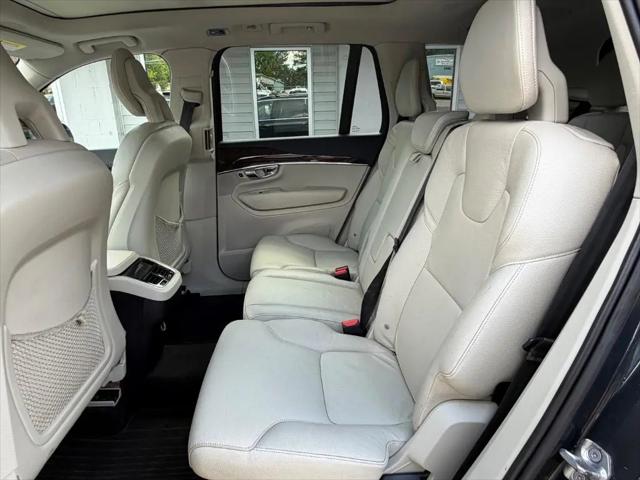 2016 Volvo XC90 T6 Momentum