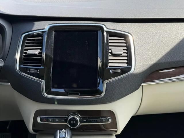 2016 Volvo XC90 T6 Momentum