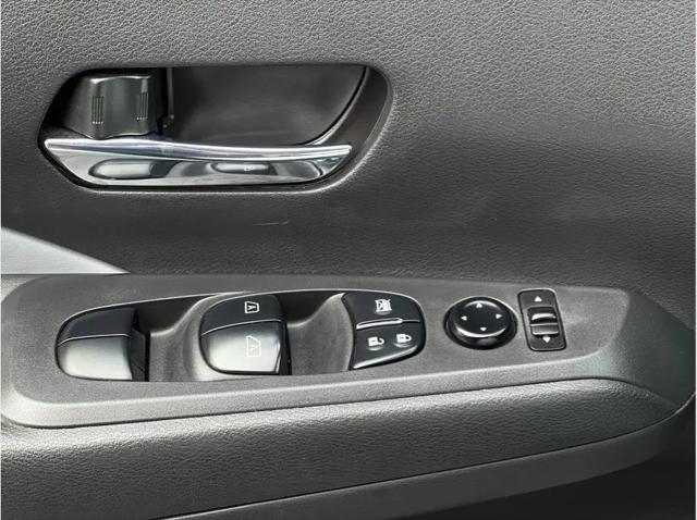 2023 Nissan Kicks SR Xtronic CVT