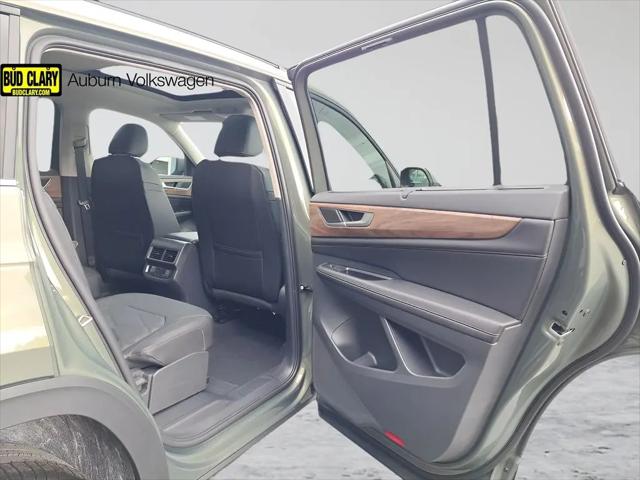 2026 Volkswagen Atlas SE with Technology